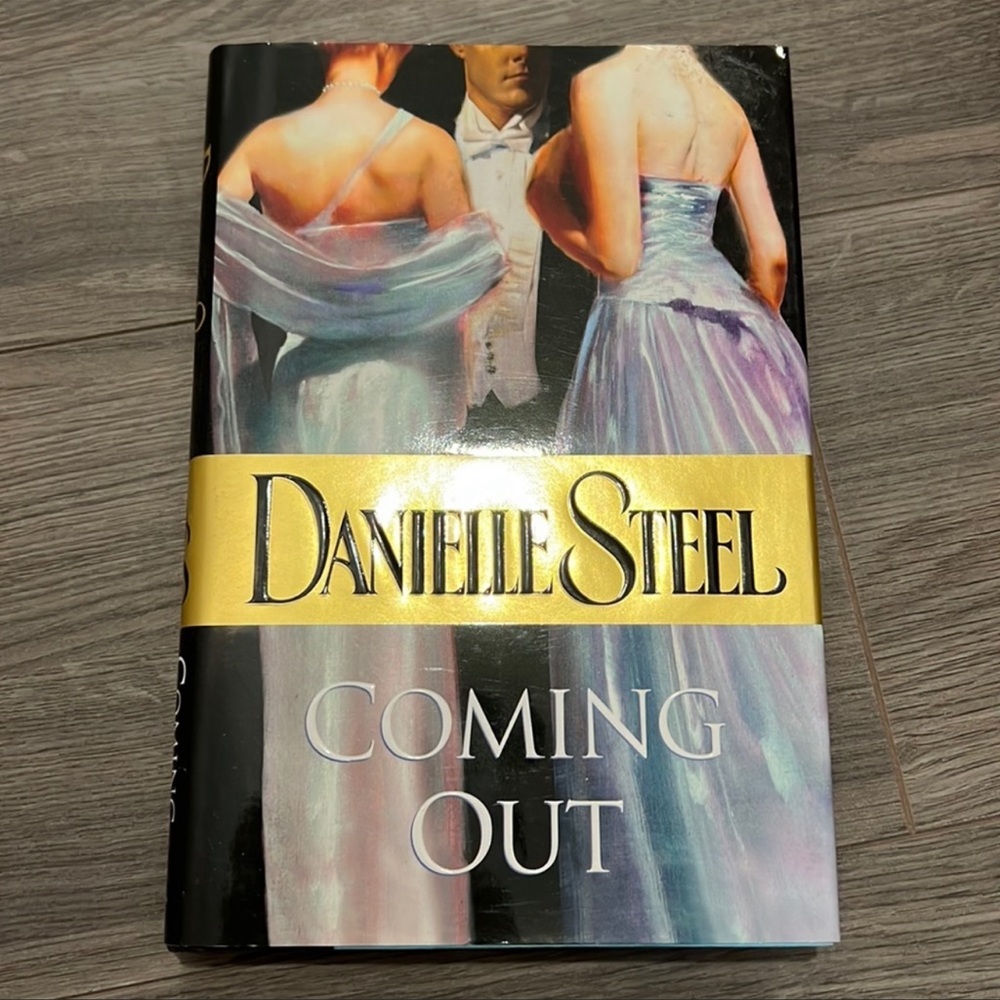 ⭐️3 for $15⭐️ Hardcover | Coming Out by Danielle Steel